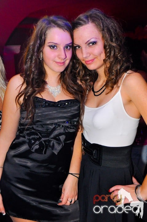 Sfârşit de săptămână în Club Atti's,