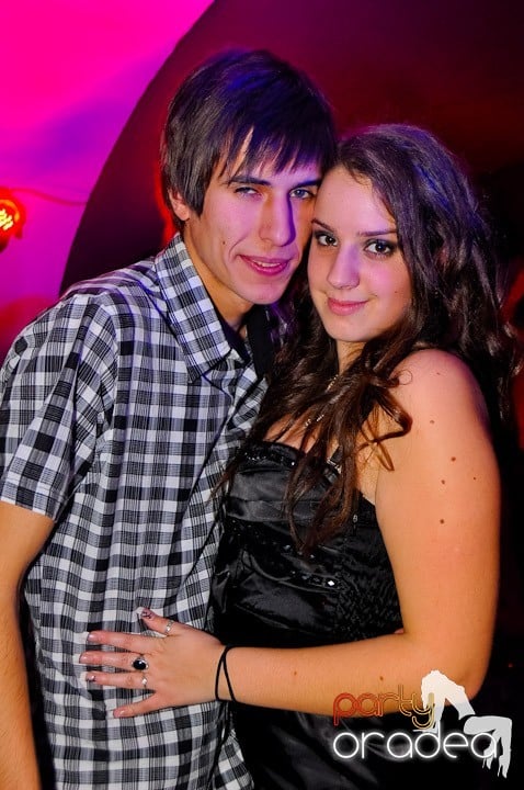Sfârşit de săptămână în Club Atti's,