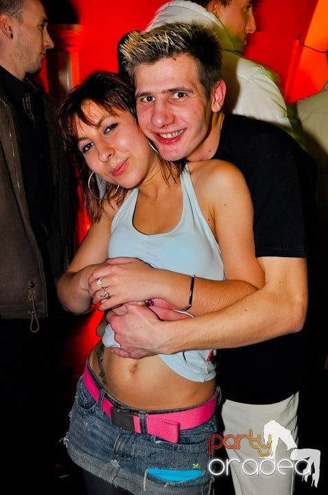 Sfârşit de săptămână în Club Atti's,