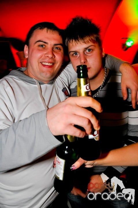 Sfârşit de săptămână în Club Atti's,