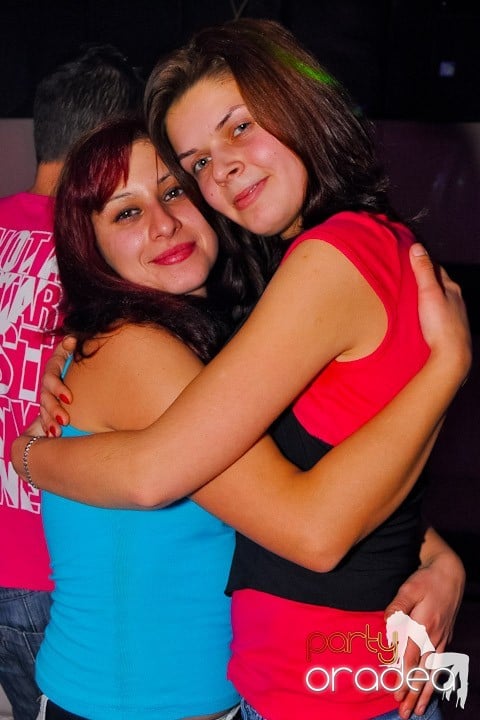 Sfârşit de săptămână în Club Atti's, 