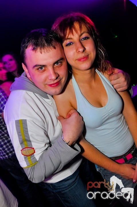 Sfârşit de săptămână în Club Atti's,