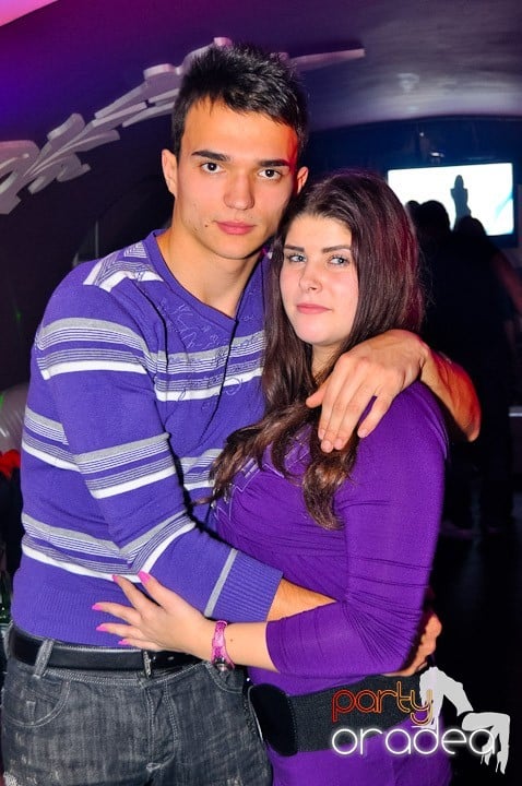 Sfârşit de săptămână în Club Atti's,