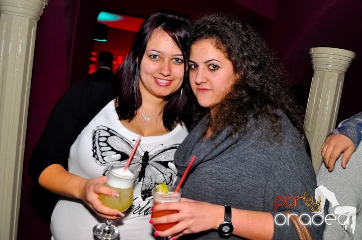 Sfârşit de săptămână în Club Atti's, 