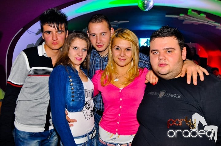 Sfârşit de săptămână în Club Atti's,