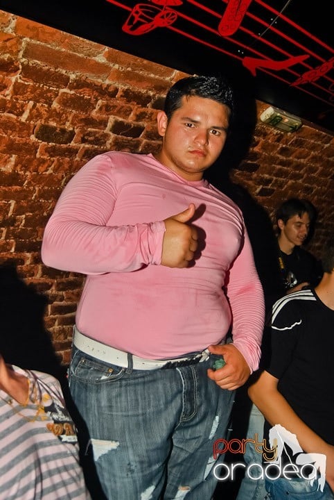 Sfârşit de săptămână în Club Escape, 