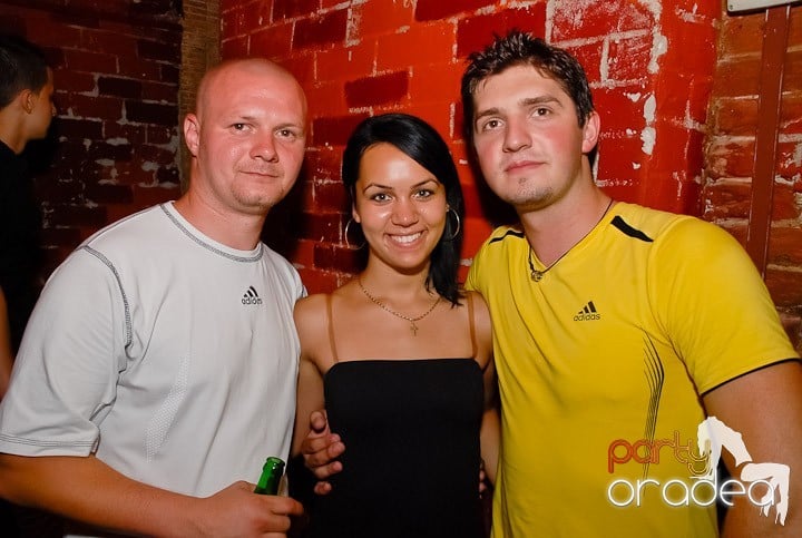 Sfârşit de săptămână în Club Escape, 