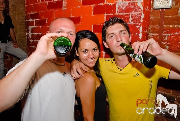 Sfârşit de săptămână în Club Escape, 