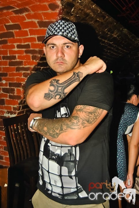 Sfârşit de săptămână în Club Escape, 