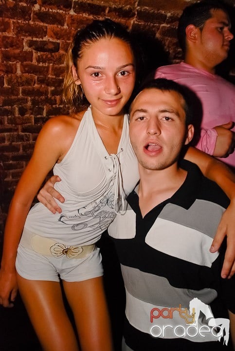 Sfârşit de săptămână în Club Escape, 