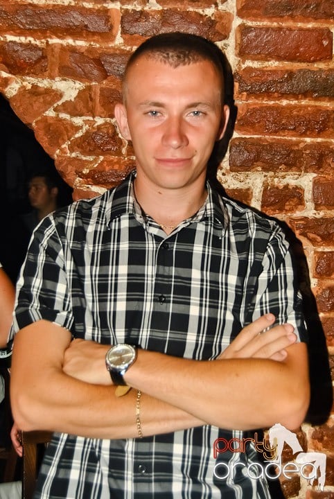 Sfârşit de săptămână în Club Escape, 