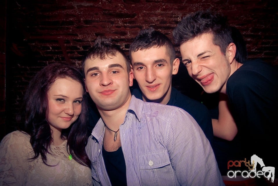 Sfârşit de săptămână în Club Escape, 