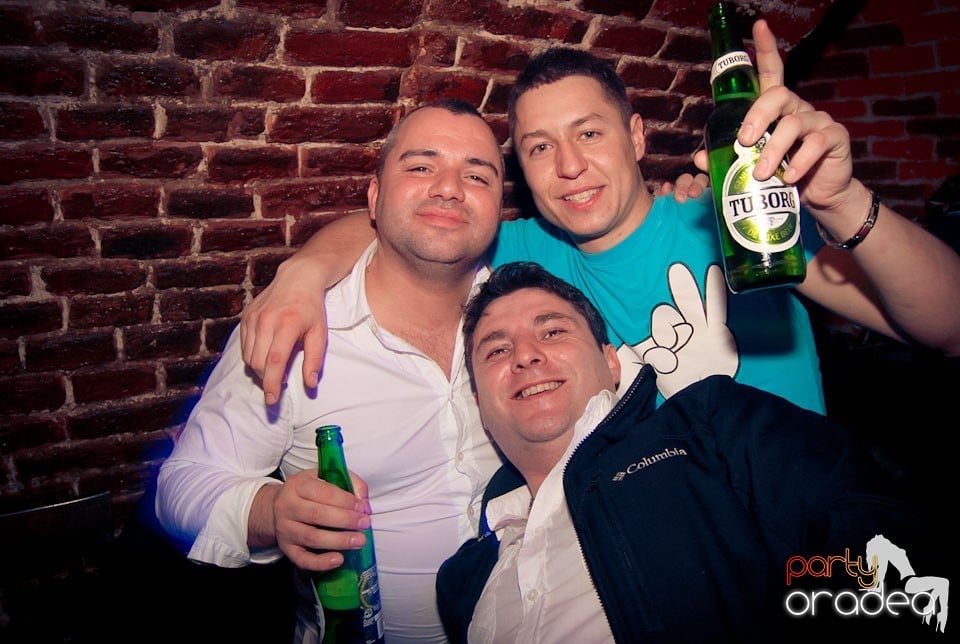 Sfârşit de săptămână în Club Escape, 