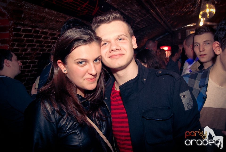 Sfârşit de săptămână în Club Escape, 