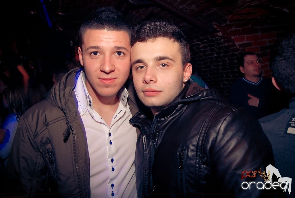 Sfârşit de săptămână în Club Escape, 