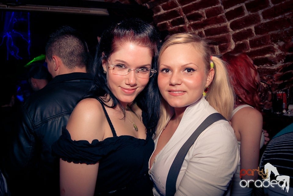 Sfârşit de săptămână în Club Escape, 