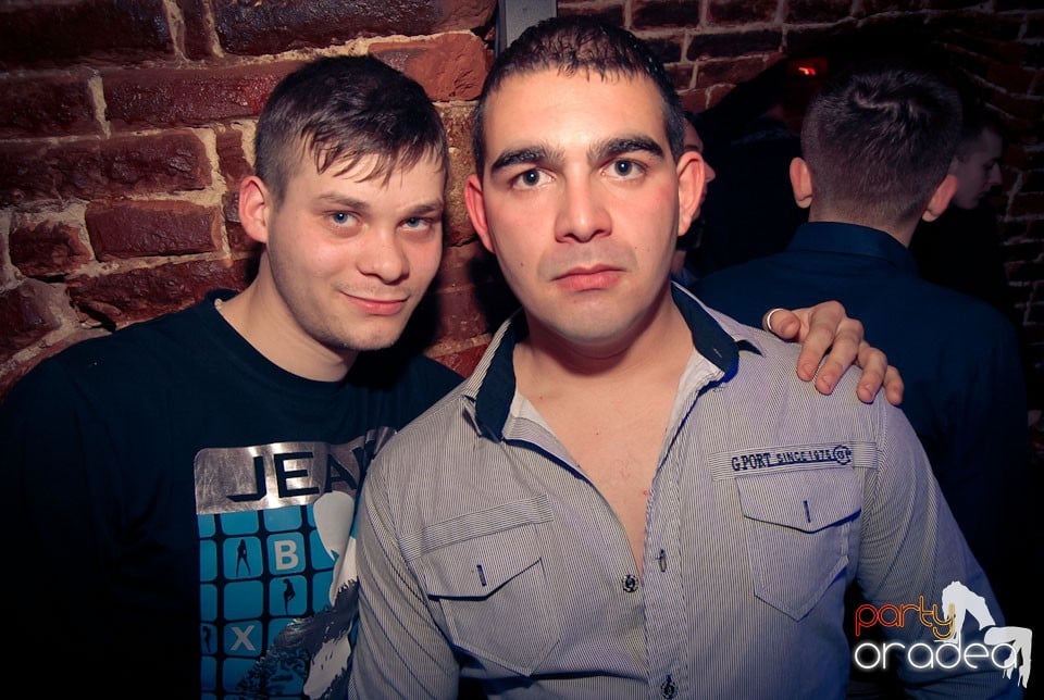 Sfârşit de săptămână în Club Escape, 