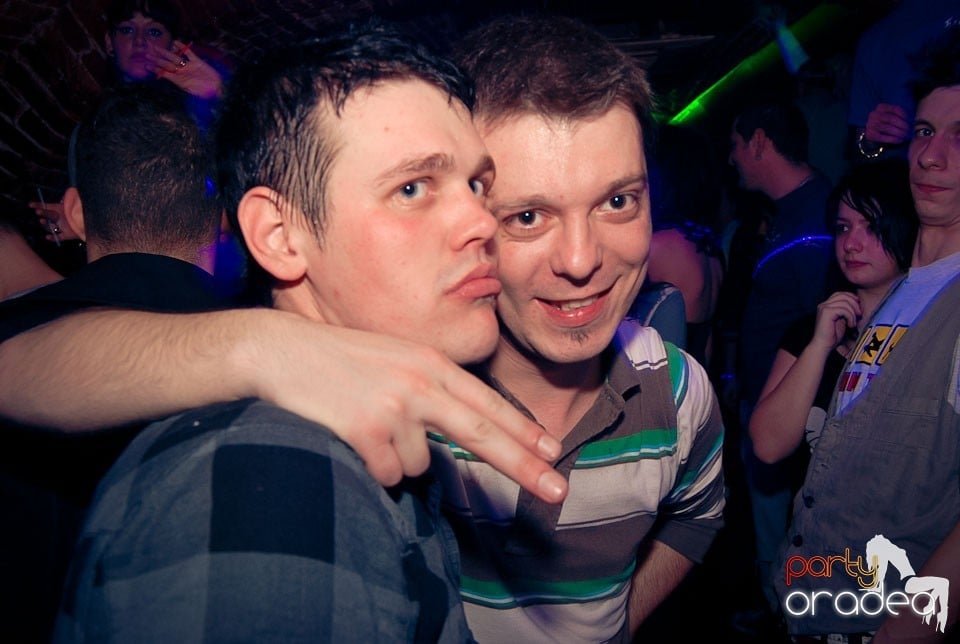 Sfârşit de săptămână în Club Escape, 