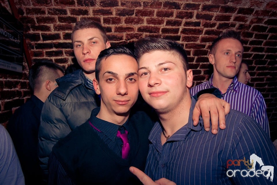 Sfârşit de săptămână în Club Escape, 