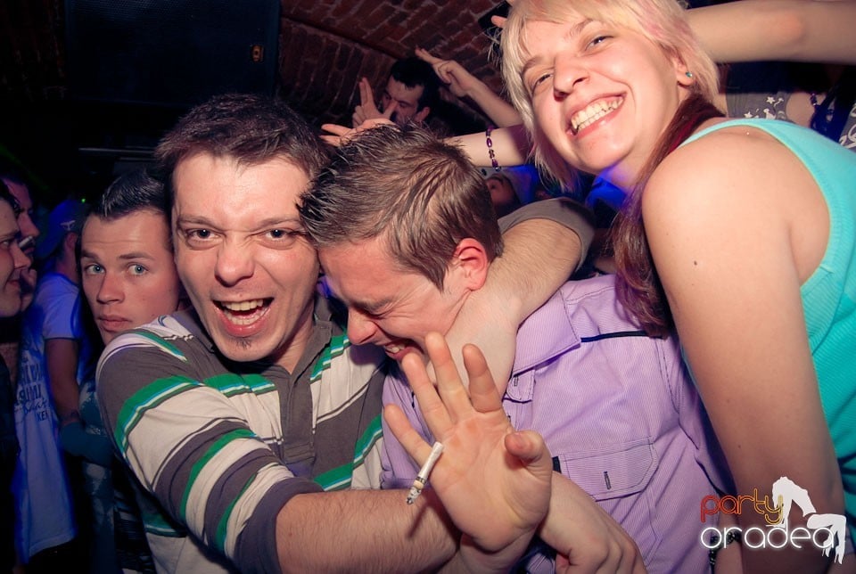 Sfârşit de săptămână în Club Escape, 