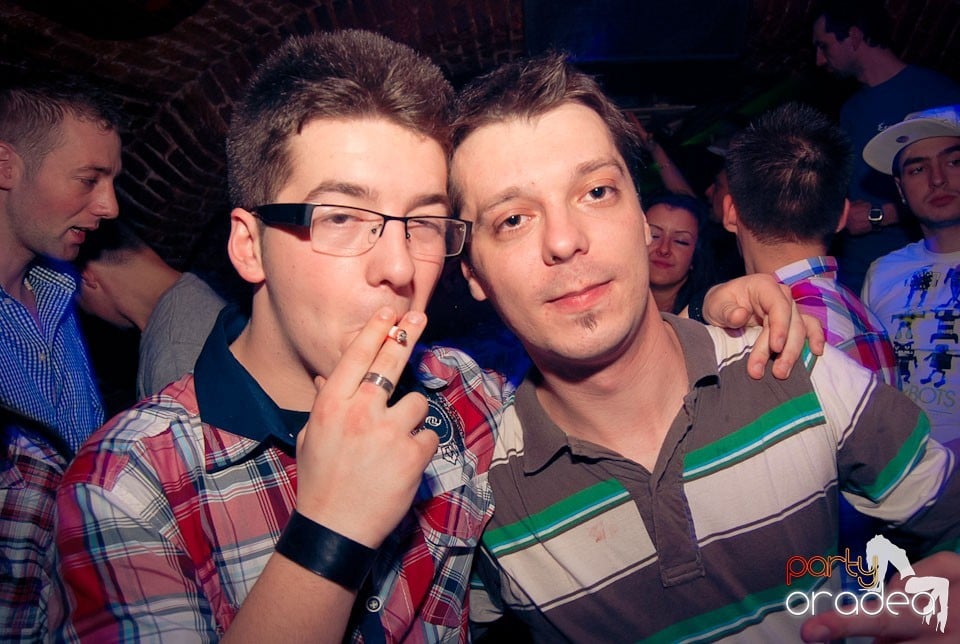 Sfârşit de săptămână în Club Escape, 