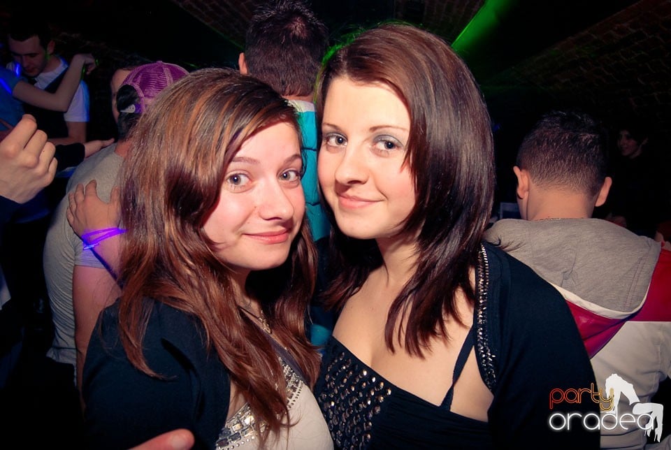 Sfârşit de săptămână în Club Escape, 