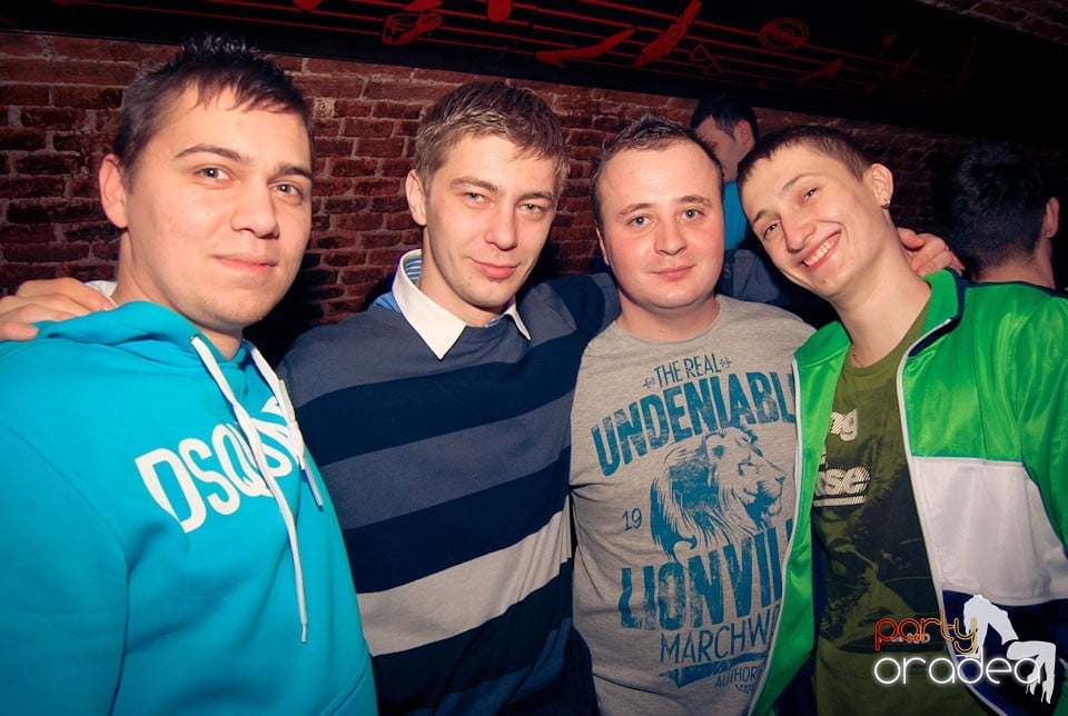 Sfârşit de săptămână în Club Escape, 