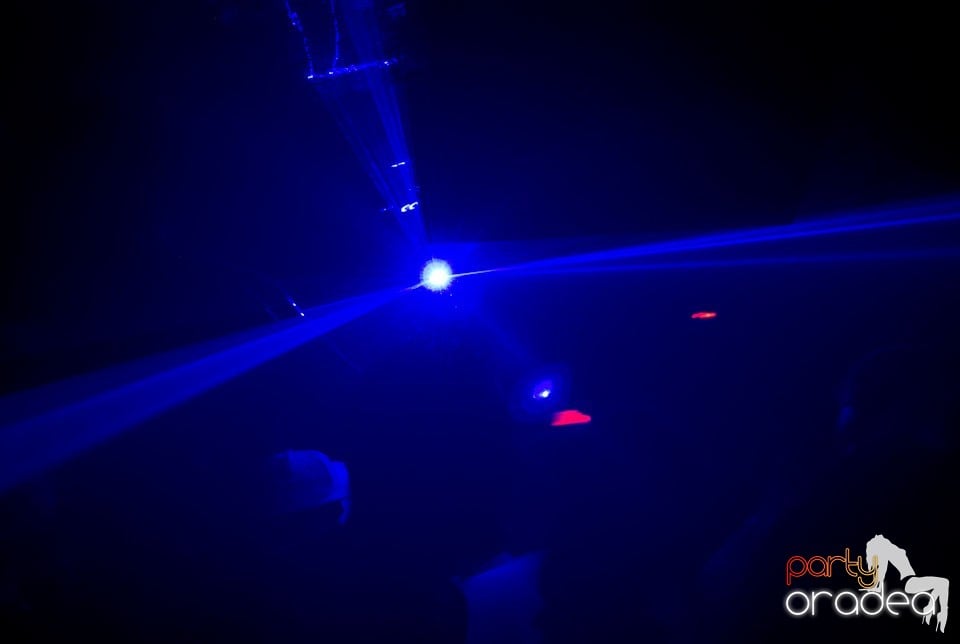 Sfârşit de săptămână în Club Escape, 