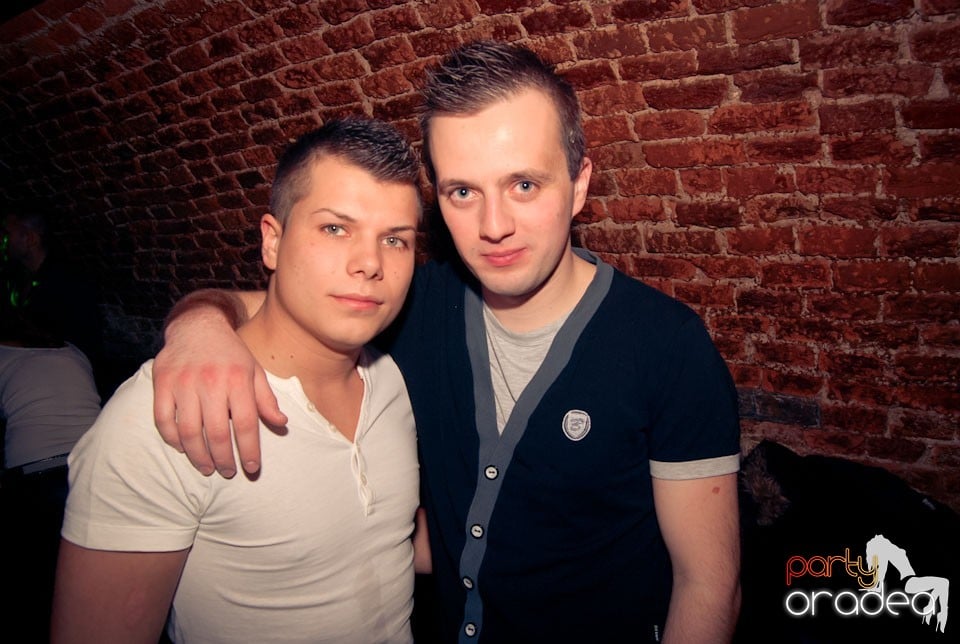 Sfârşit de săptămână în Club Escape, 