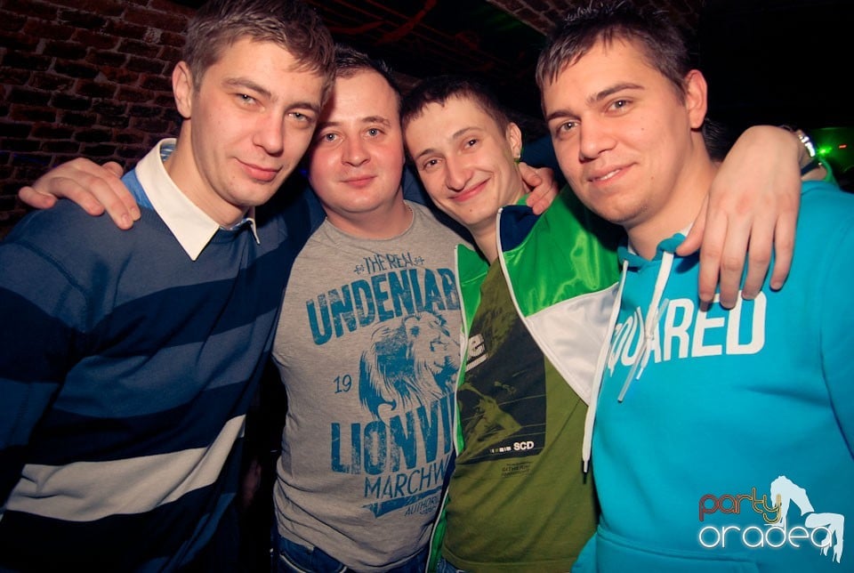 Sfârşit de săptămână în Club Escape, 