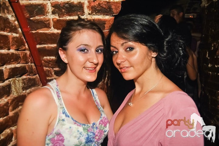 Sfârşit de săptămână în Club Escape, 