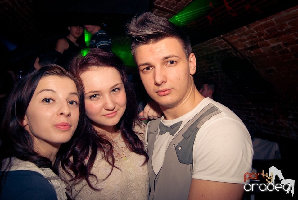 Sfârşit de săptămână în Club Escape, 