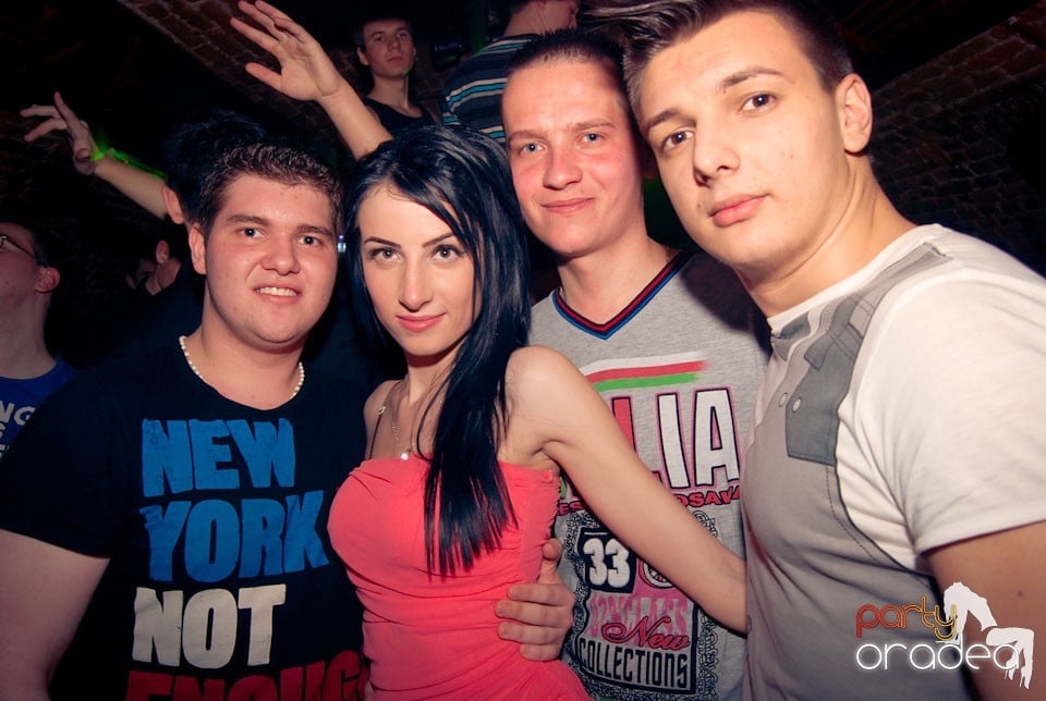 Sfârşit de săptămână în Club Escape, 