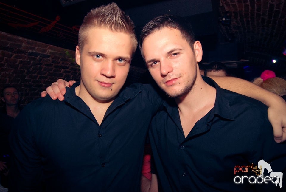 Sfârşit de săptămână în Club Escape, 