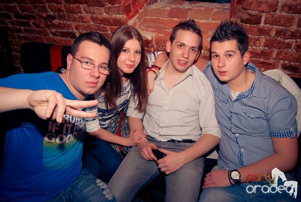 Sfârşit de săptămână în Club Escape, 