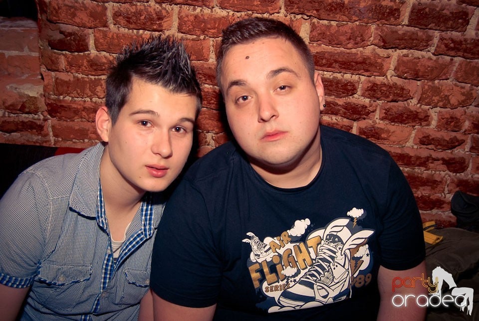 Sfârşit de săptămână în Club Escape, 