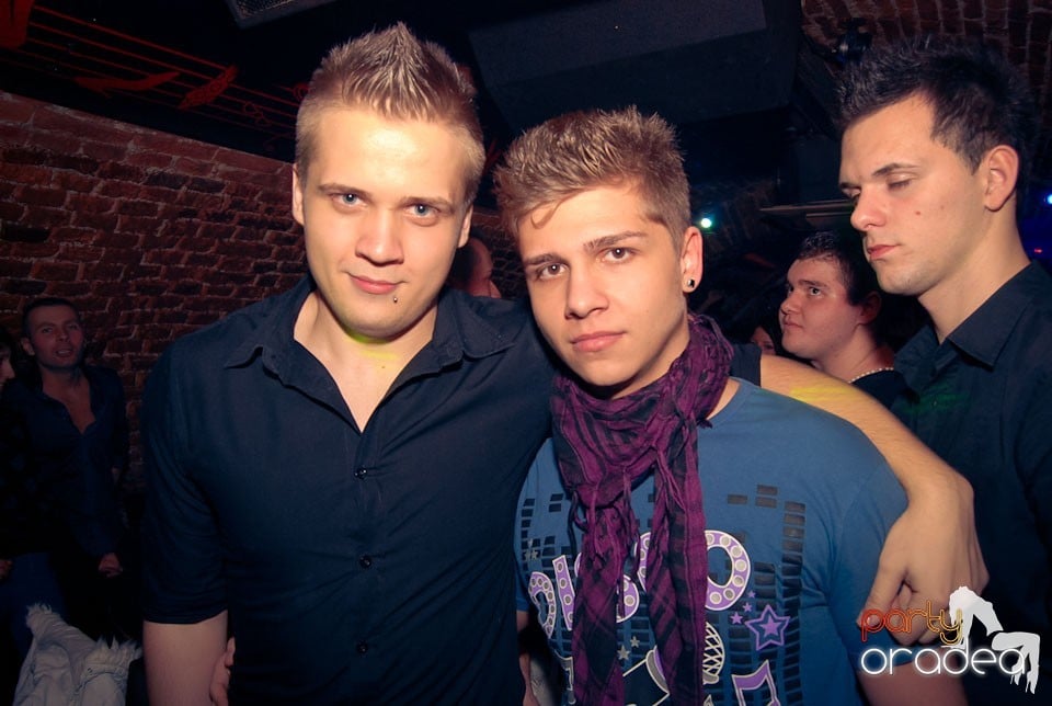 Sfârşit de săptămână în Club Escape, 