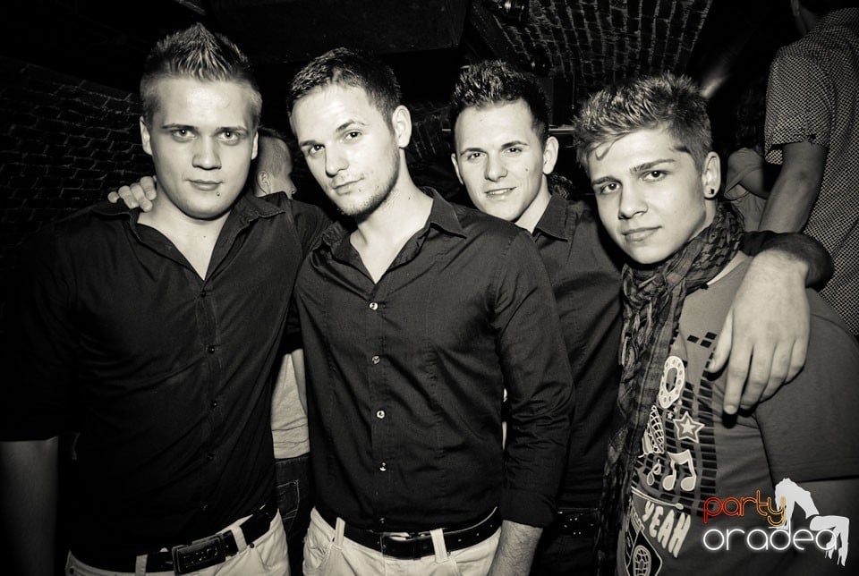 Sfârşit de săptămână în Club Escape, 