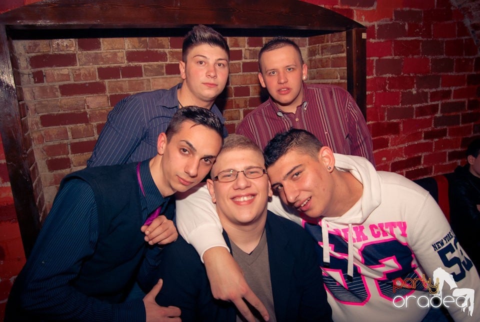 Sfârşit de săptămână în Club Escape, 