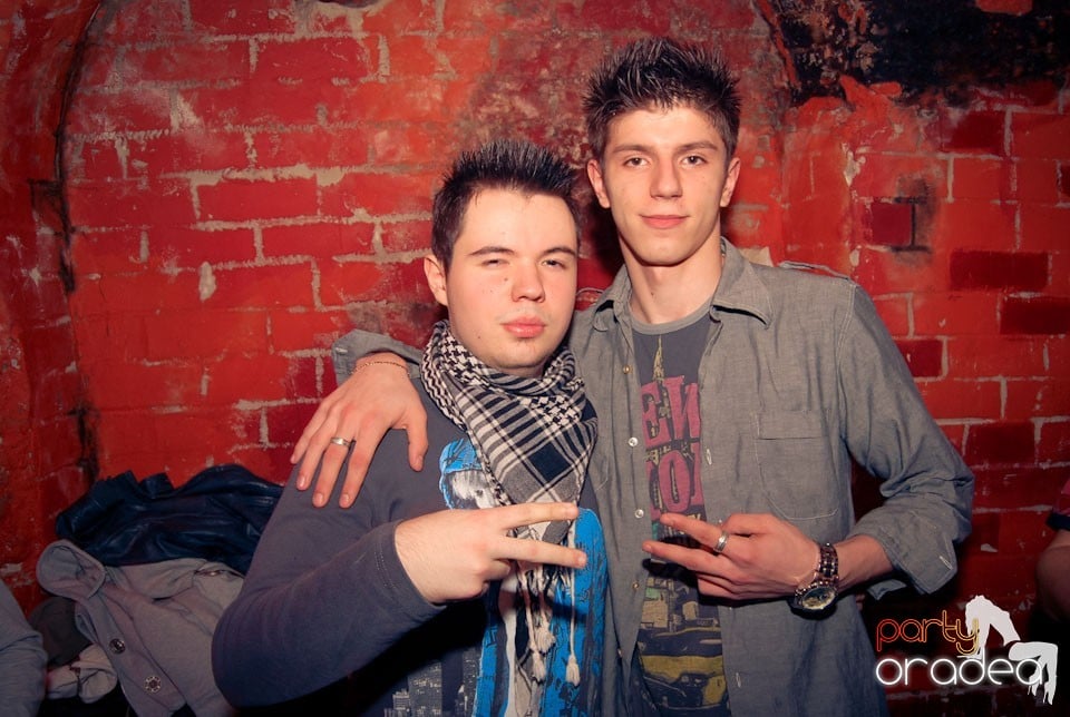 Sfârşit de săptămână în Club Escape, 