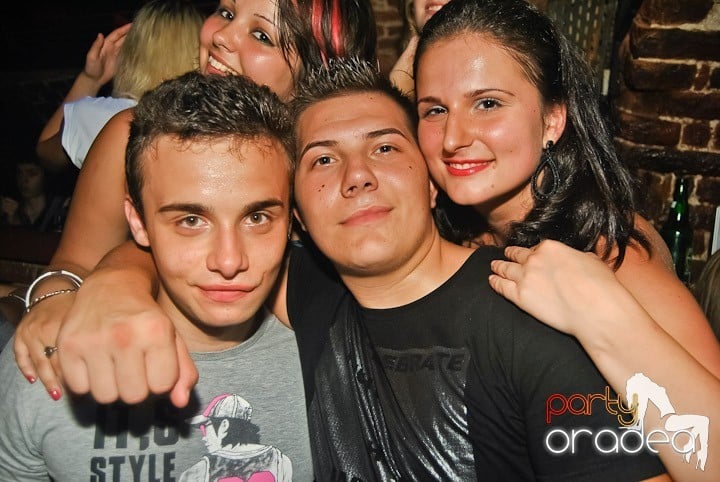 Sfârşit de săptămână în Club Escape, 