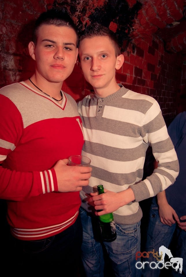 Sfârşit de săptămână în Club Escape, 