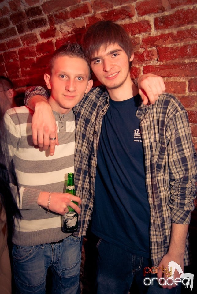 Sfârşit de săptămână în Club Escape, 