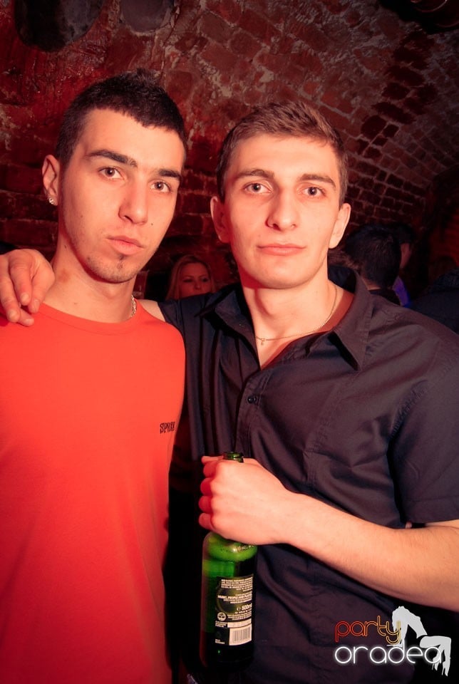 Sfârşit de săptămână în Club Escape, 