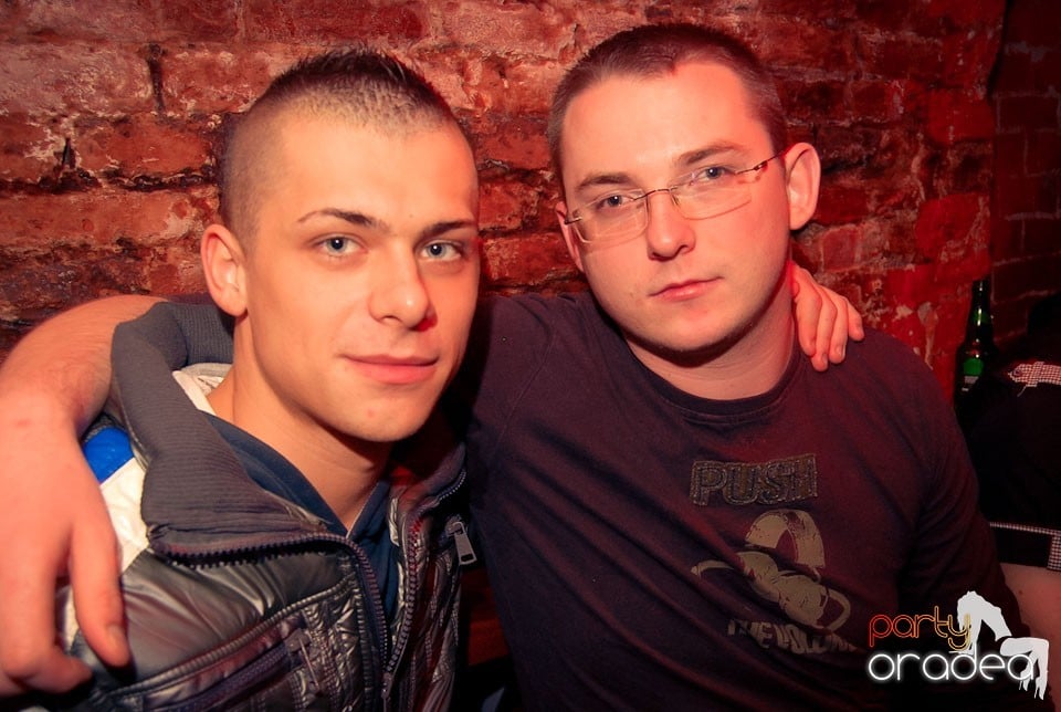 Sfârşit de săptămână în Club Escape, 