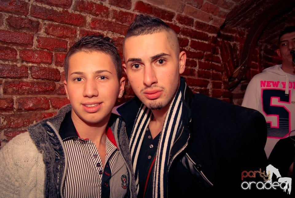 Sfârşit de săptămână în Club Escape, 