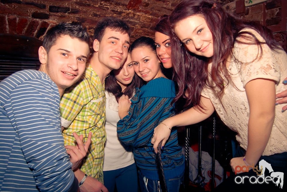 Sfârşit de săptămână în Club Escape, 