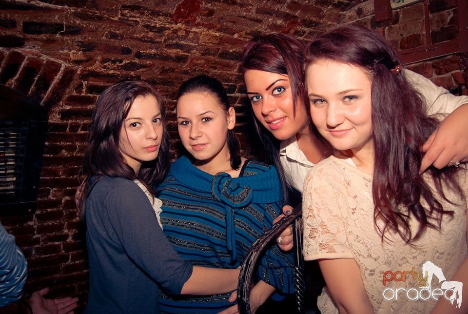 Sfârşit de săptămână în Club Escape, 