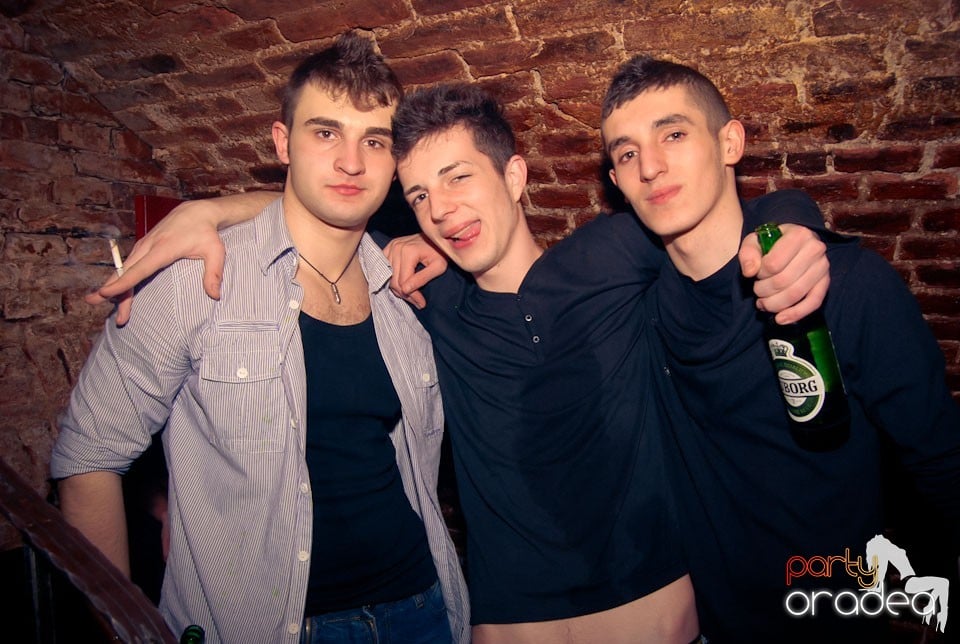 Sfârşit de săptămână în Club Escape, 