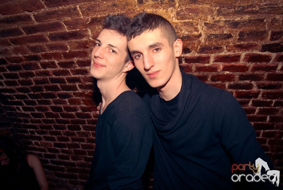 Sfârşit de săptămână în Club Escape, 